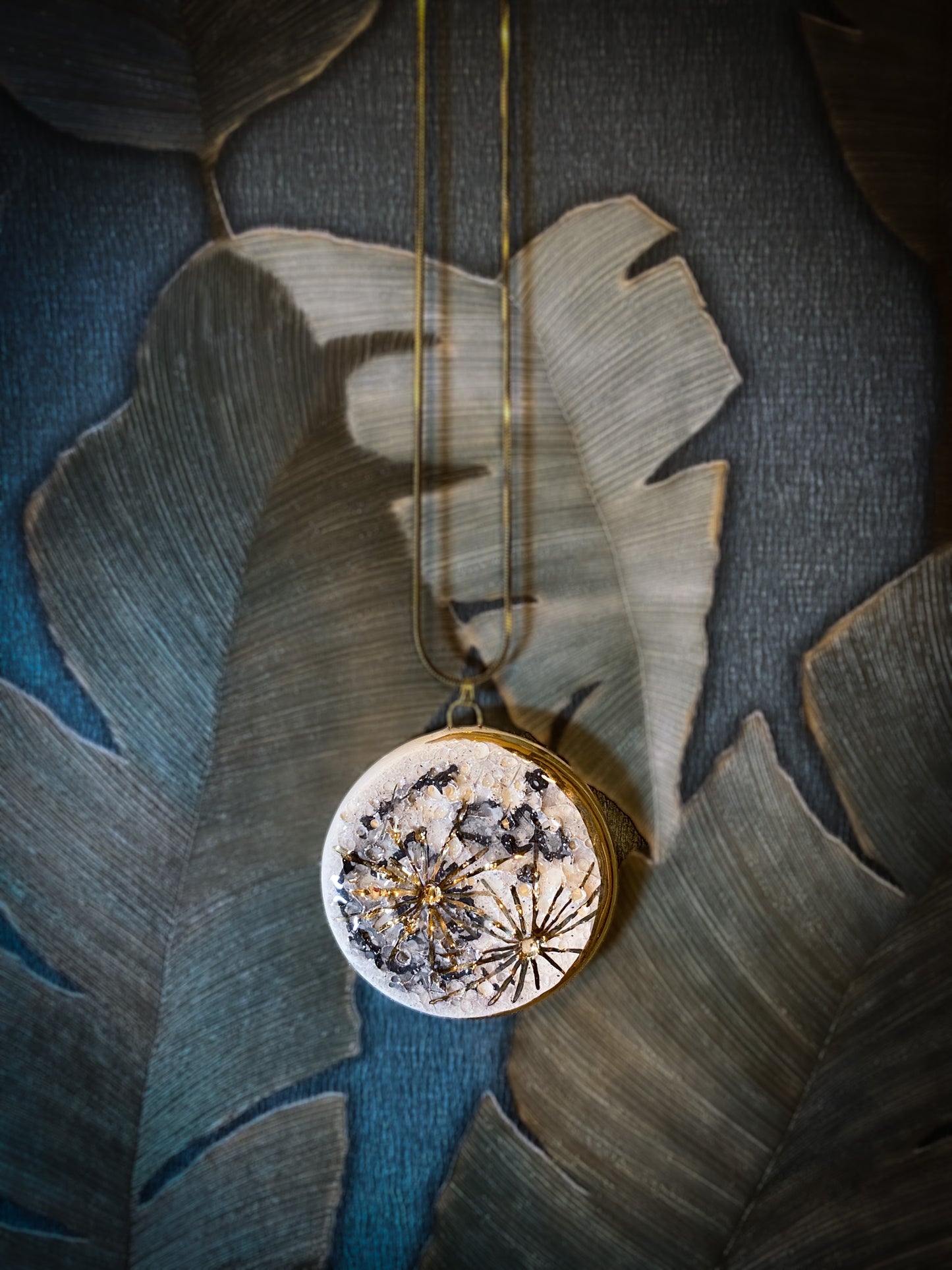 Gold Small Moon | Ciondolo Luna Oro in Ceramica