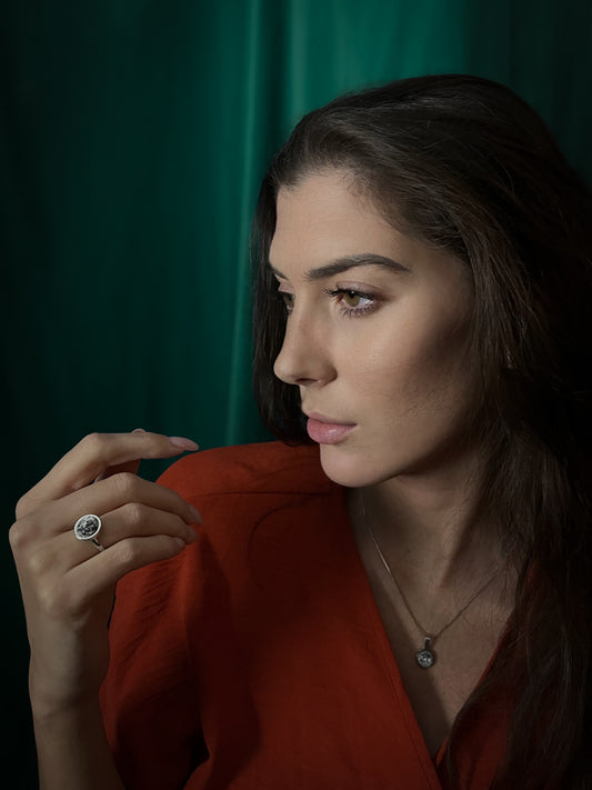 Platinum Elegance Moon | Anello Luna in Porcellana