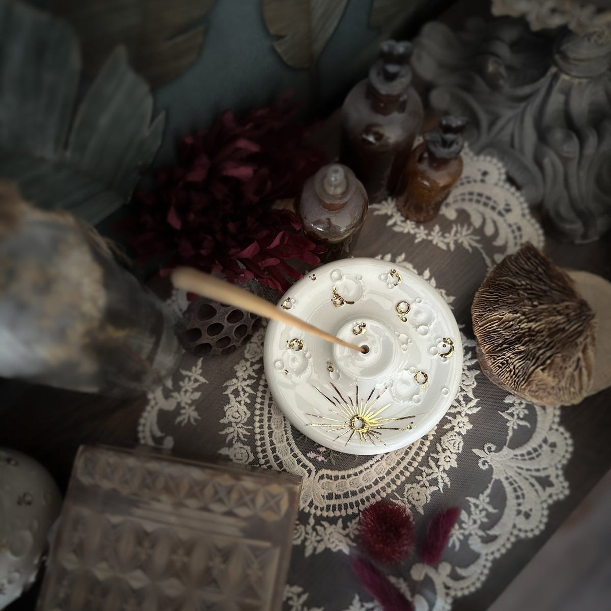 White and Gold Full Moon | Porta Incenso Luna in Ceramica e Lustro Oro