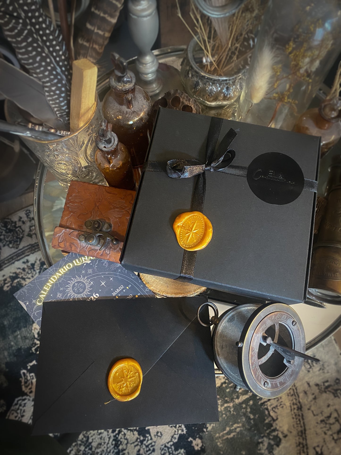 White and Gold Full Moon | Porta Incenso Luna in Ceramica e Lustro Oro