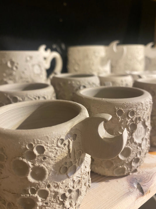 Fluire con la ceramica: un ciclo lunare di creazione