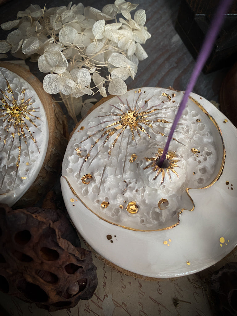 Lunar Eclipse, porta incenso a luna in ceramica con lustro oro o platino