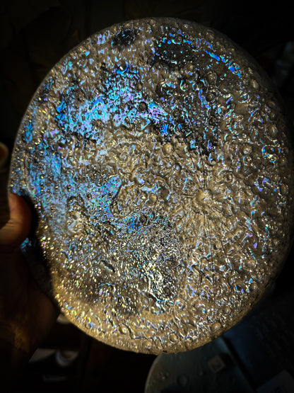Luna piena iridescente in ceramica di grande formato, da appendere alla parete