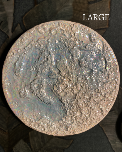 Luna della Neve 2026 formato grande: luna piena in ceramica da appendere alla parete