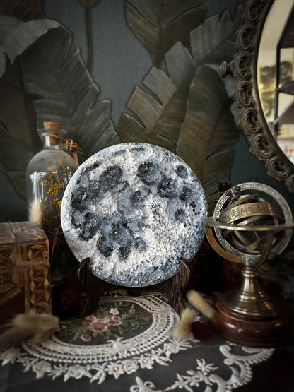 Luna Blu 2026, seconda della serie: luna in ceramica blu modellata a mano