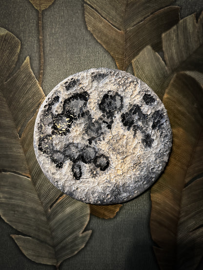 Luna Blu 2026, terza della serie: luna in ceramica blu da parete