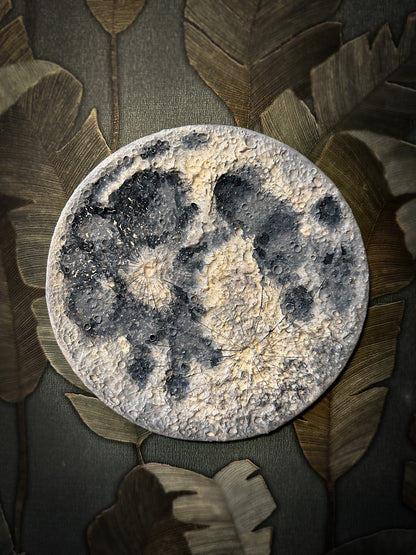 Luna Blu 2026 grande: luna in ceramica blu da appendere, con supporto incluso