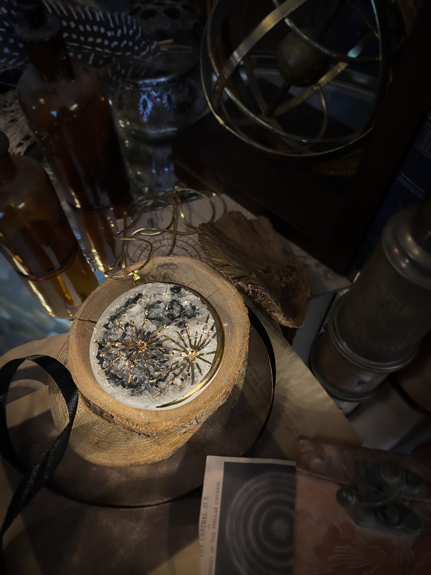 Gold Small Moon | Ciondolo Luna Oro in Ceramica