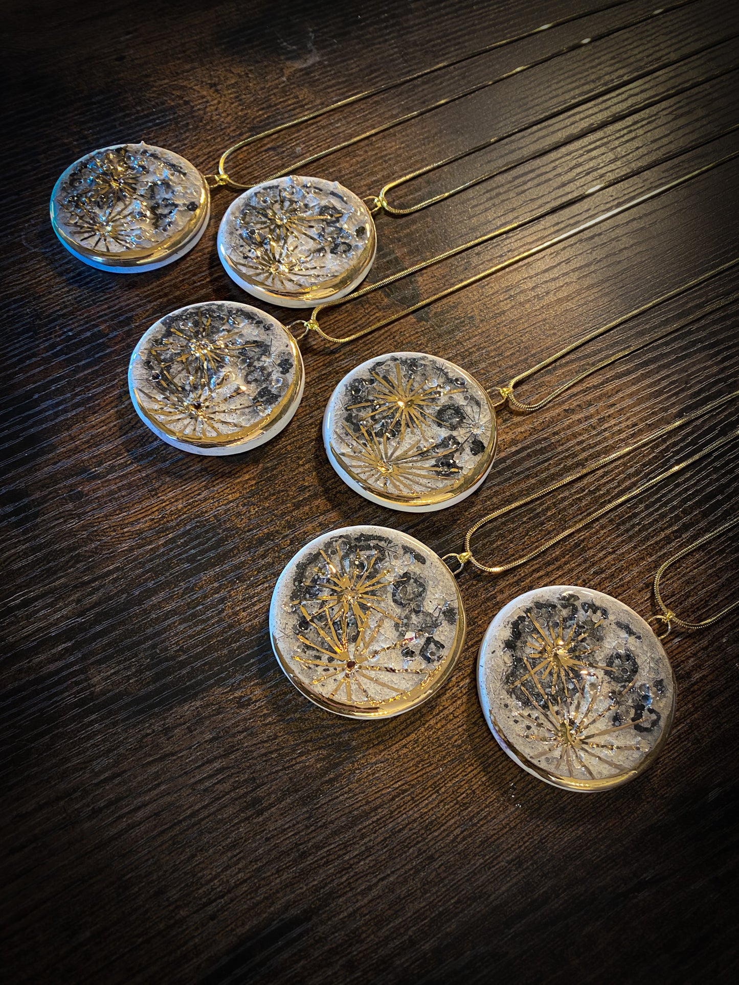 Gold Small Moon | Ciondolo Luna Oro in Ceramica