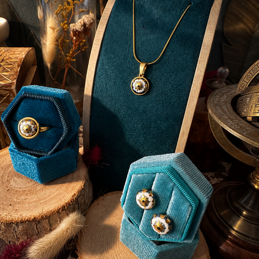 Collana Nazar Eye XS su espositore di velluto, con anello e orecchini nei cofanetti