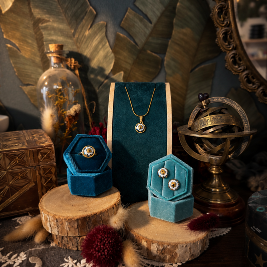 Set Nazar Eye XS: collana, anello e orecchini in ceramica con lustro oro nei cofanetti di velluto