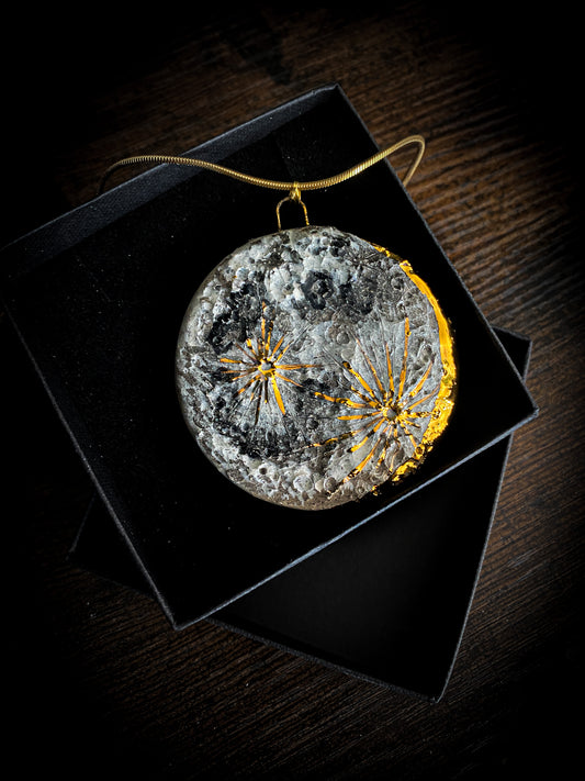 Gold Small Moon | Ciondolo Luna Oro in Ceramica