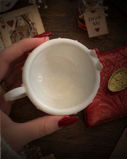 Tazzina Drink Me in ceramica vista dall'alto, con l'interno smaltato