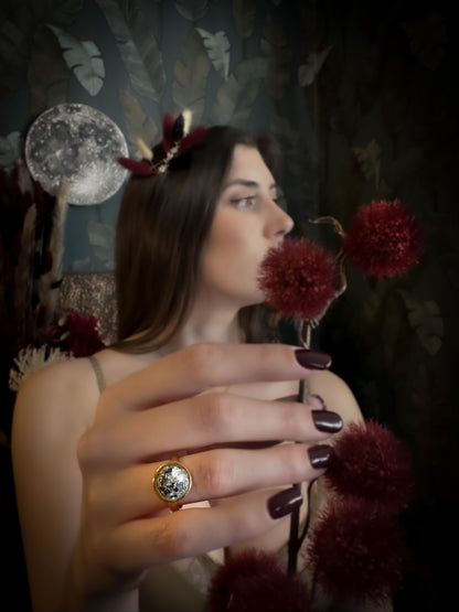 Gold Elegance Moon, anello con luna piena in porcellana e bordo in lustro oro