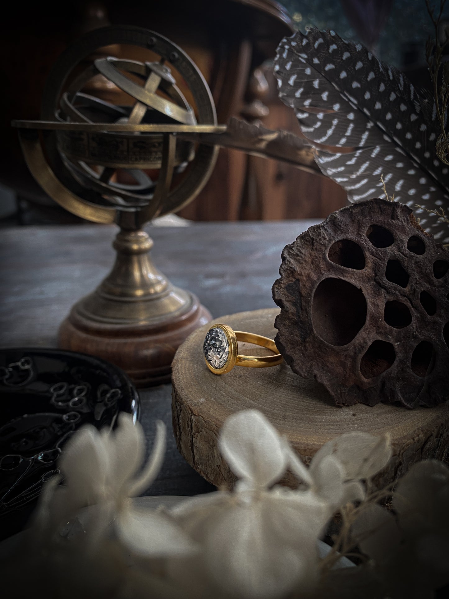 Gold Elegance Moon | Anello Luna in Porcellana