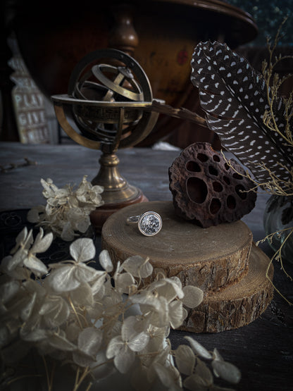 Platinum Elegance Moon | Anello Luna in Porcellana