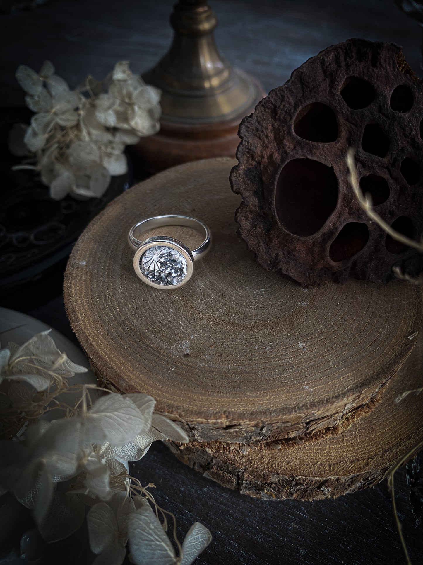Platinum Elegance Moon | Anello Luna in Porcellana