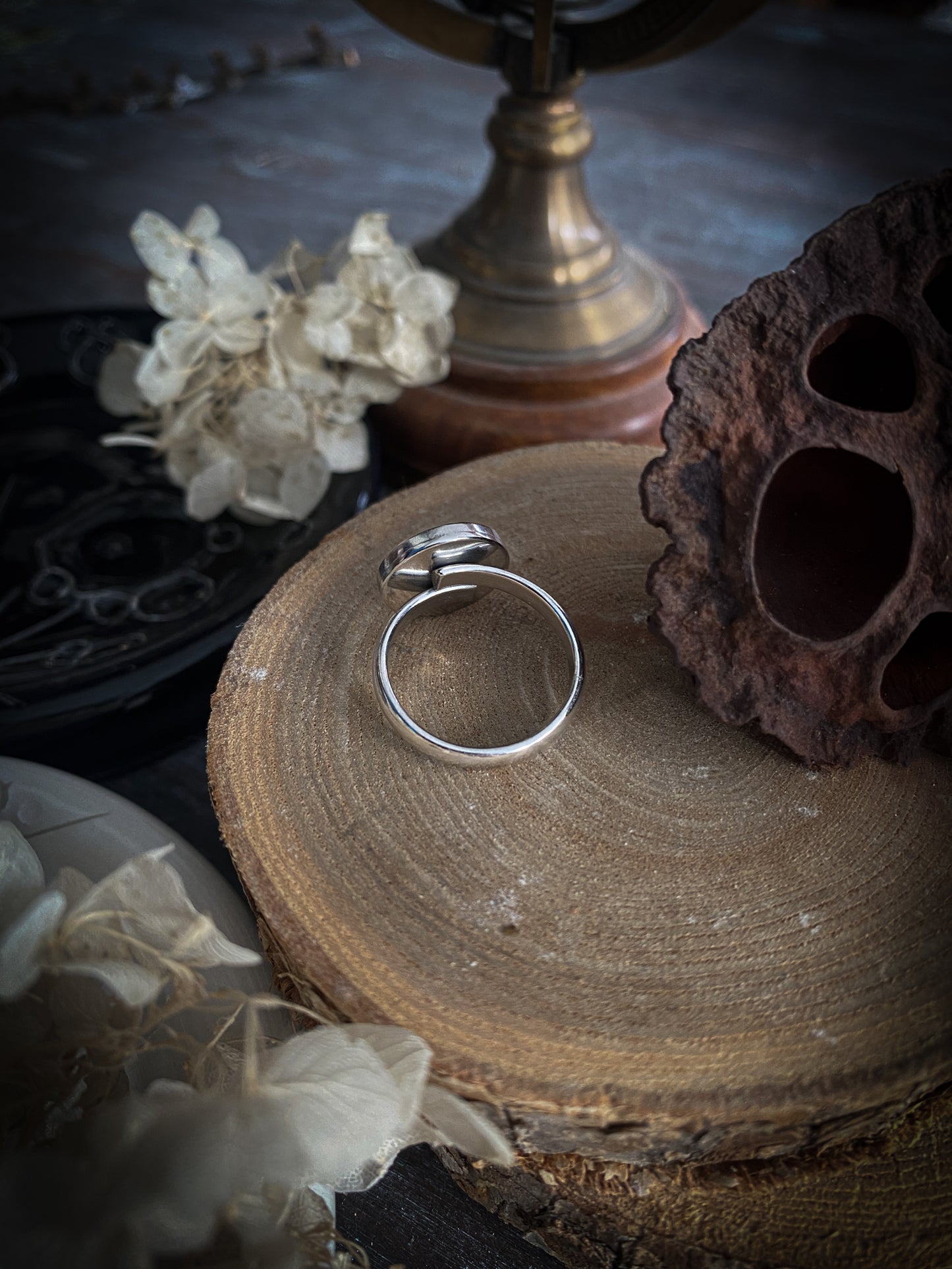 Platinum Elegance Moon | Anello Luna in Porcellana