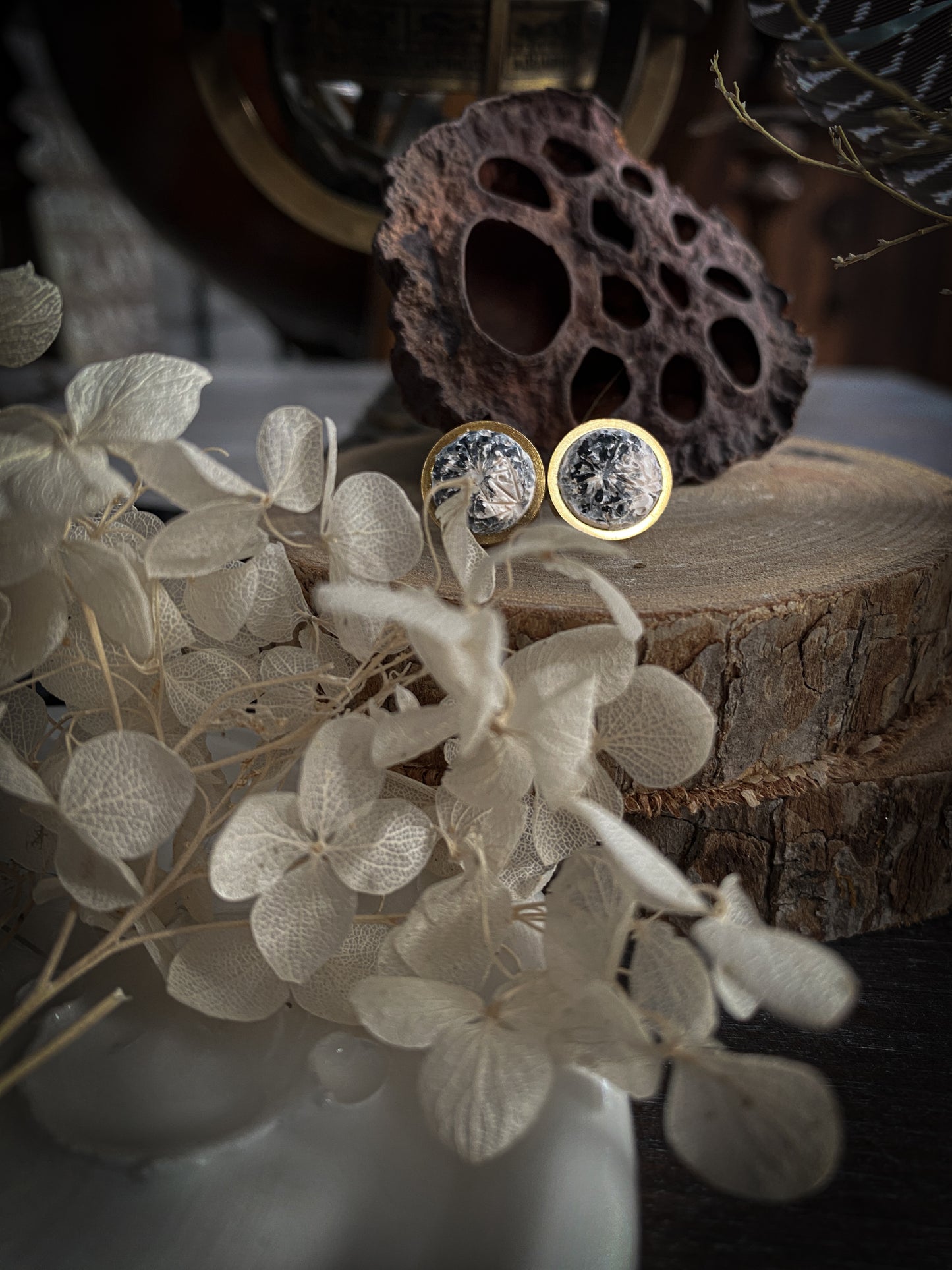 Gold Elegance Moon | Orecchini Luna in Porcellana