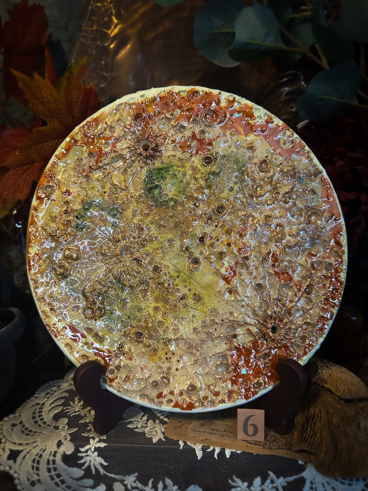 Luna del Raccolto grande in ceramica — Luna dell'Equilibrio n. VI, campo dorato con due fasce rosse