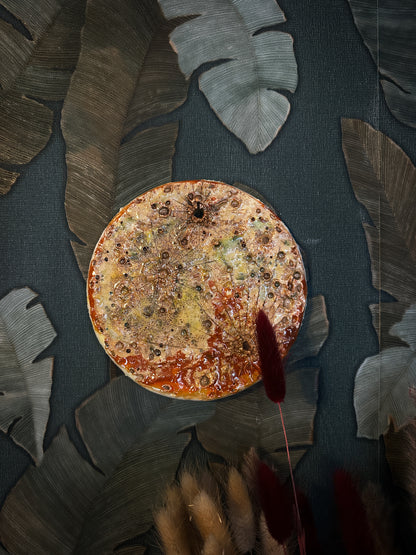 Luna piena del Raccolto in ceramica fatta a mano, lustro ambra a terzo fuoco — pezzo n. IV