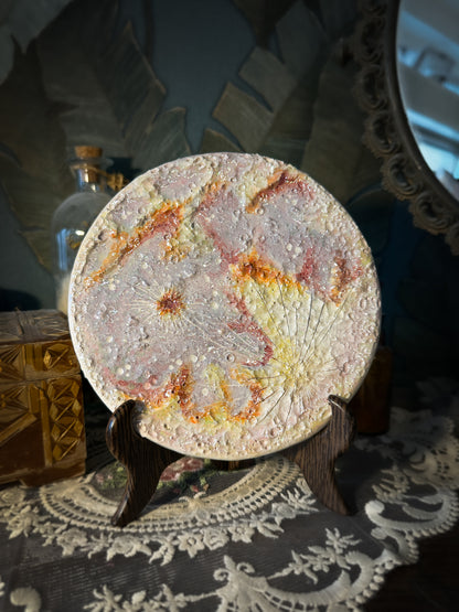 Luna dei Fiori 2026, seconda della serie: luna in ceramica rosa fatta a mano