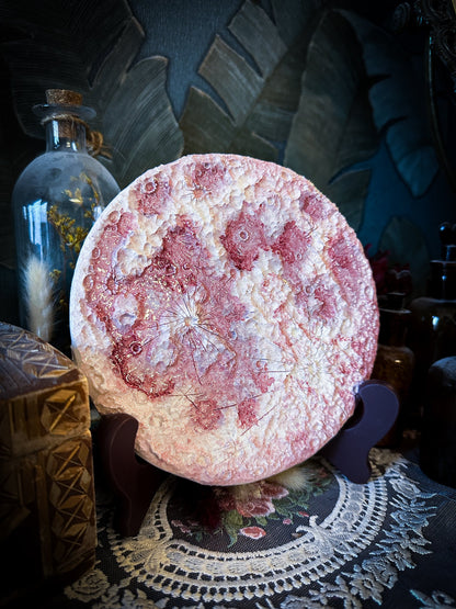 Luna delle Fragole 2026, quinta della serie: luna in ceramica rosso fragola da parete