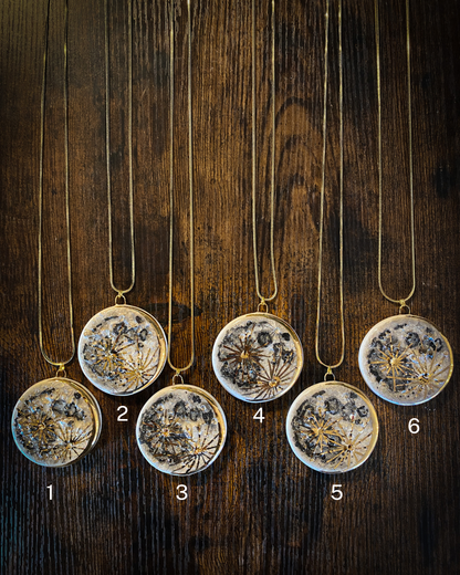 Gold Small Moon | Ciondolo Luna Oro in Ceramica