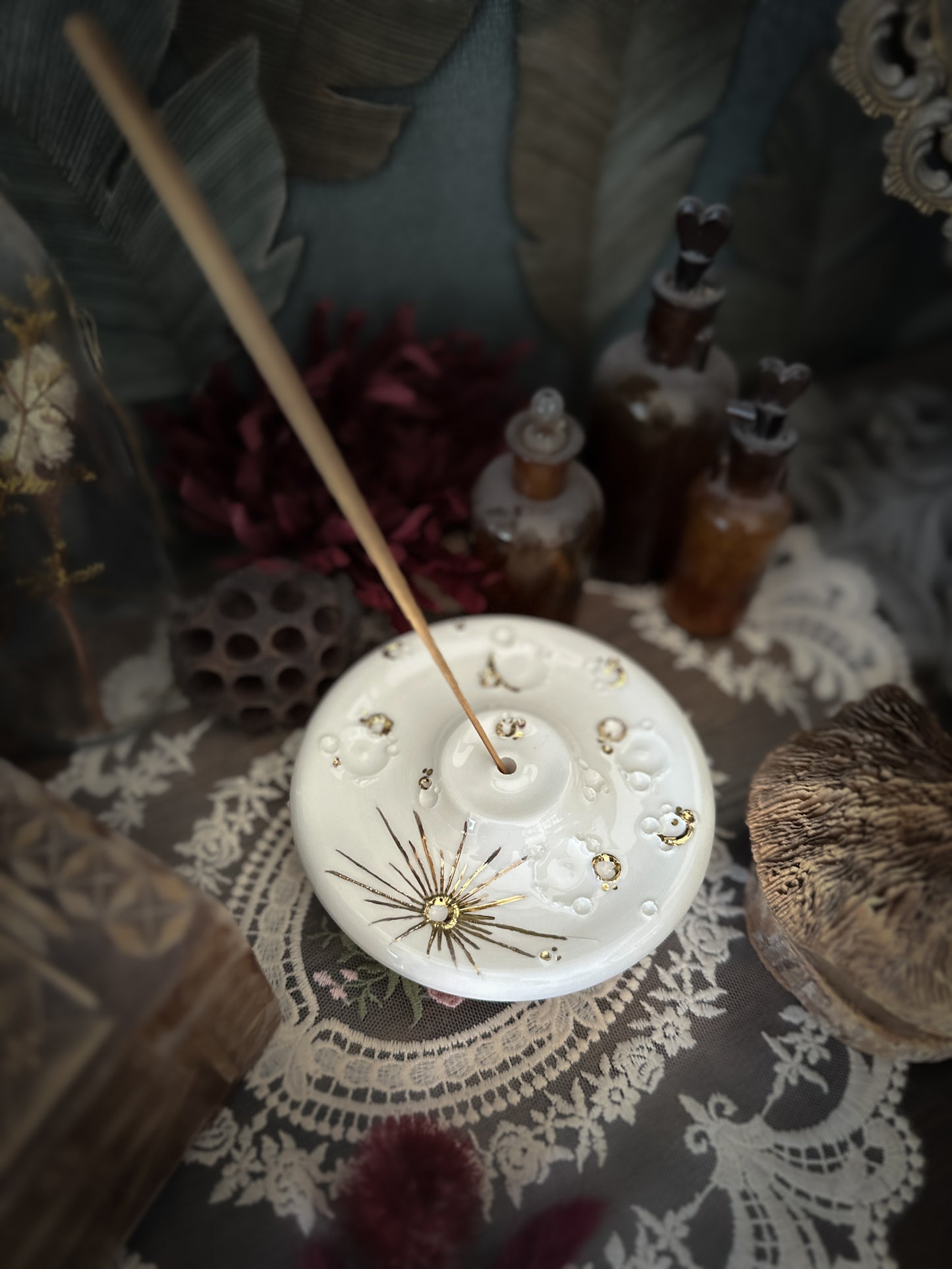 White and Gold Full Moon | Porta Incenso Luna in Ceramica e Lustro Oro