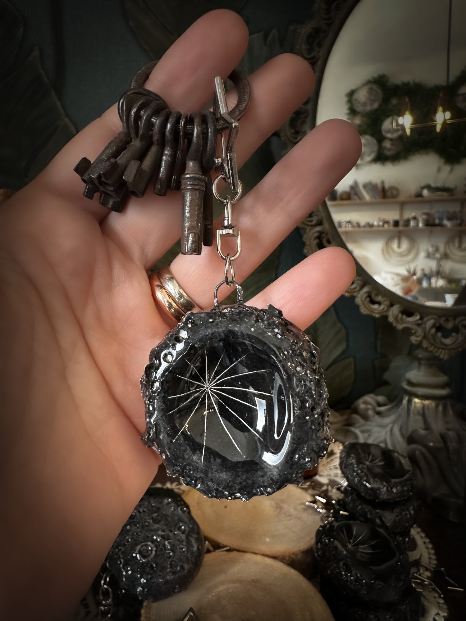 Worry Moon Stone, piccola luna piena in ceramica da tenere in mano contro lo stress