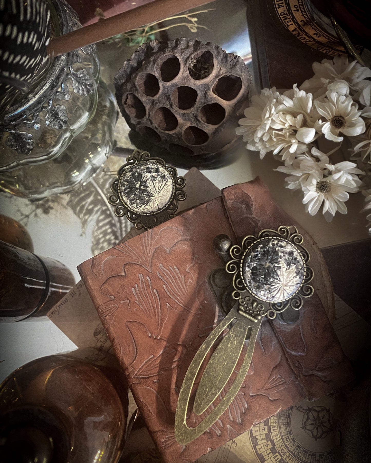 Lunar Whisper | Segnalibro Luna in Ceramica