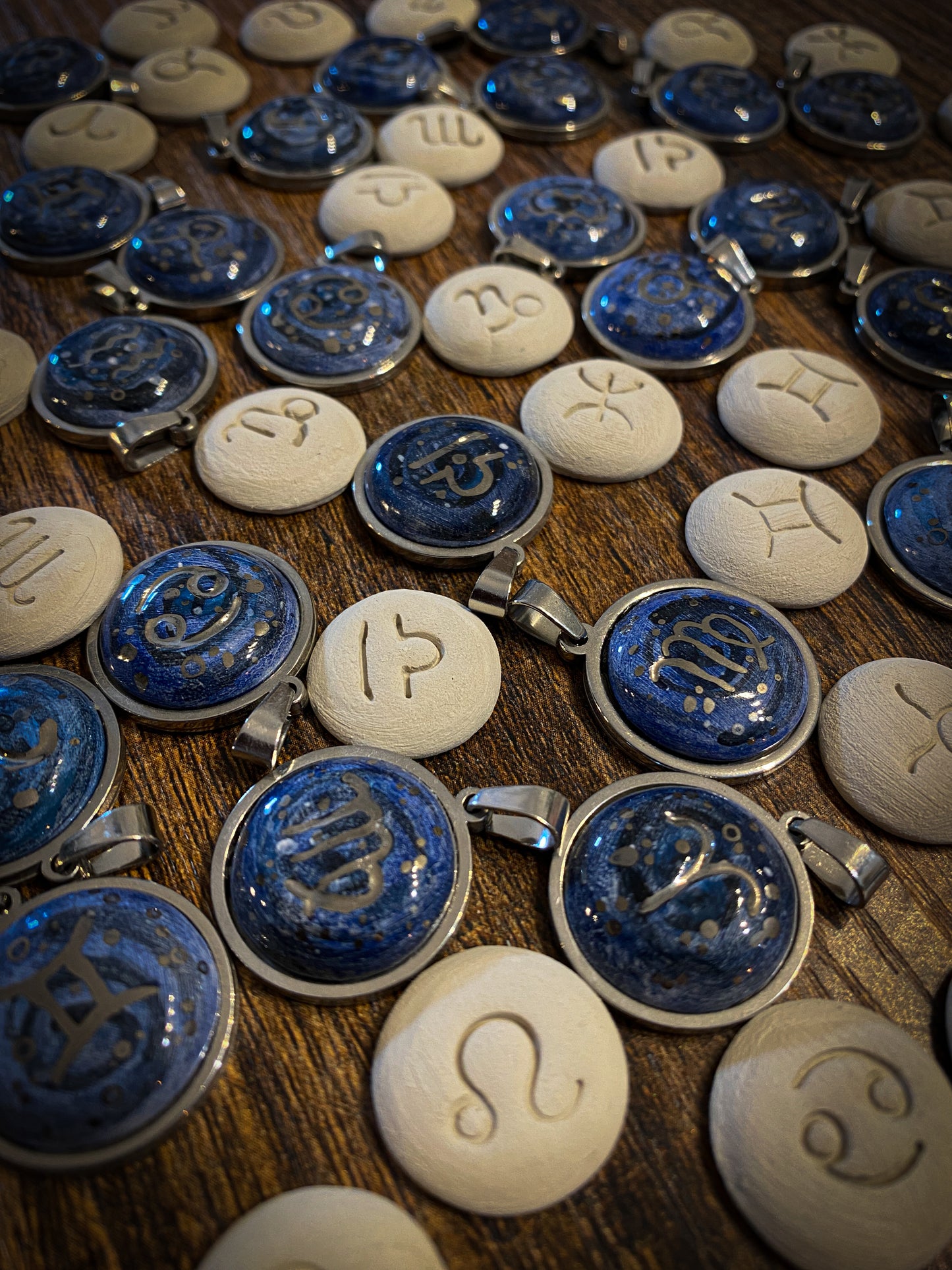 Platinum Astro Soul | Ciondolo e Anello Zodiacale in Ceramica e Lustro Platino