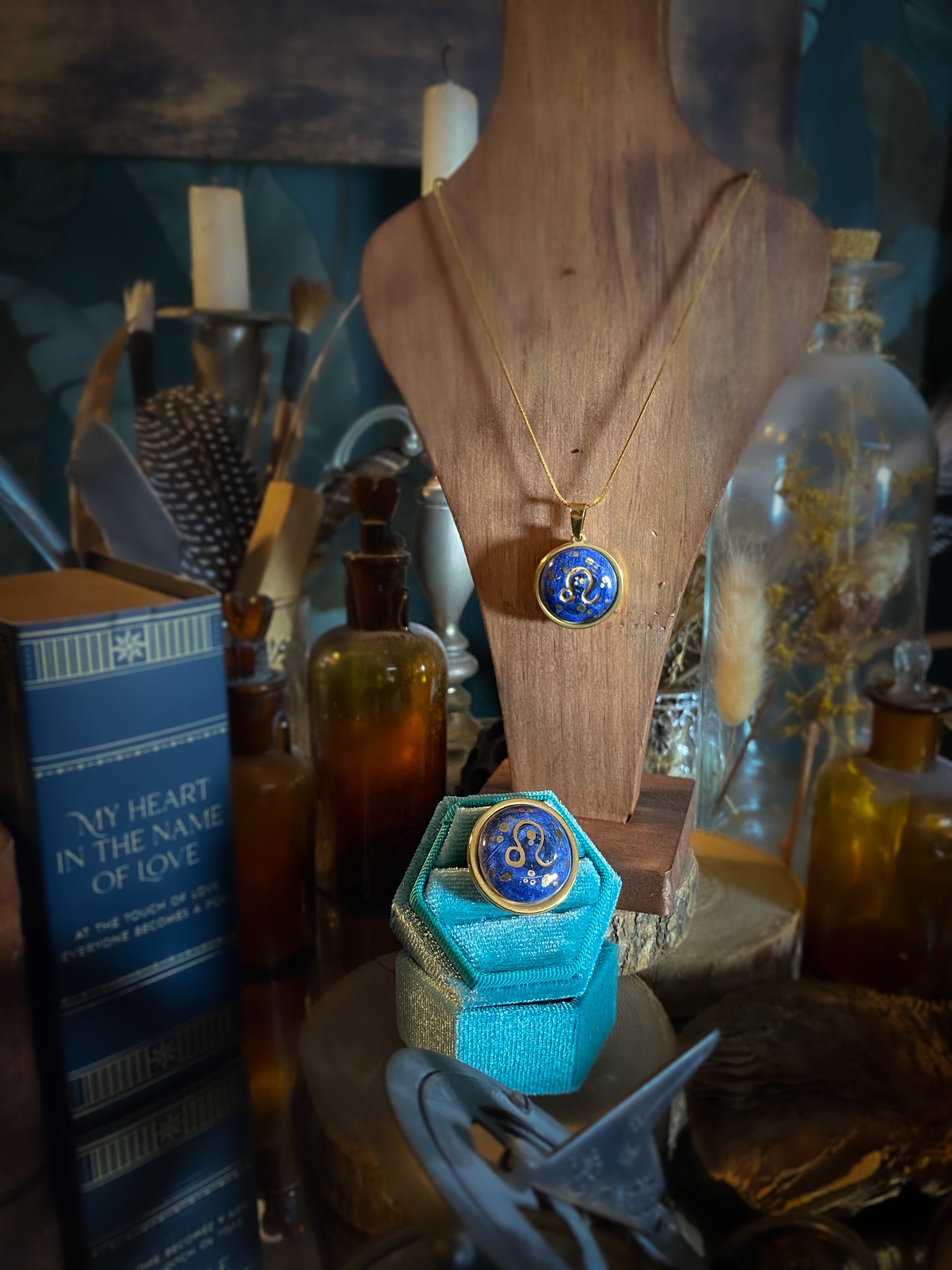 Gold Astro Soul | Ciondolo e Anello Zodiacale in Ceramica e Lustro Oro