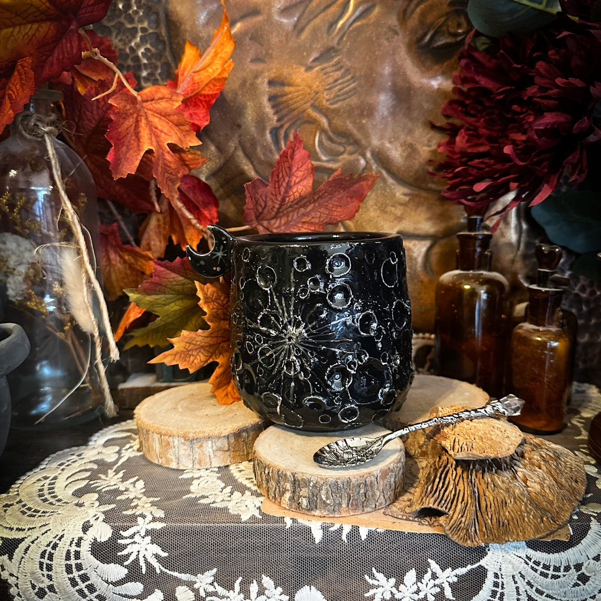 Moonlight Platinum Black, tazza lunare in ceramica nera con lustro platino